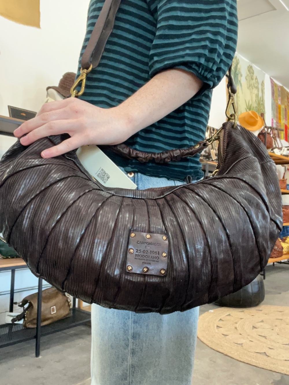 Campomaggi Shoulder Bag in Moro - Picture 3 of 9